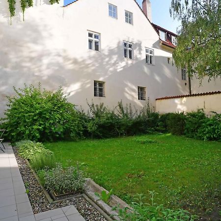 Romantic Apartment Under The Prague Castle Exterior foto