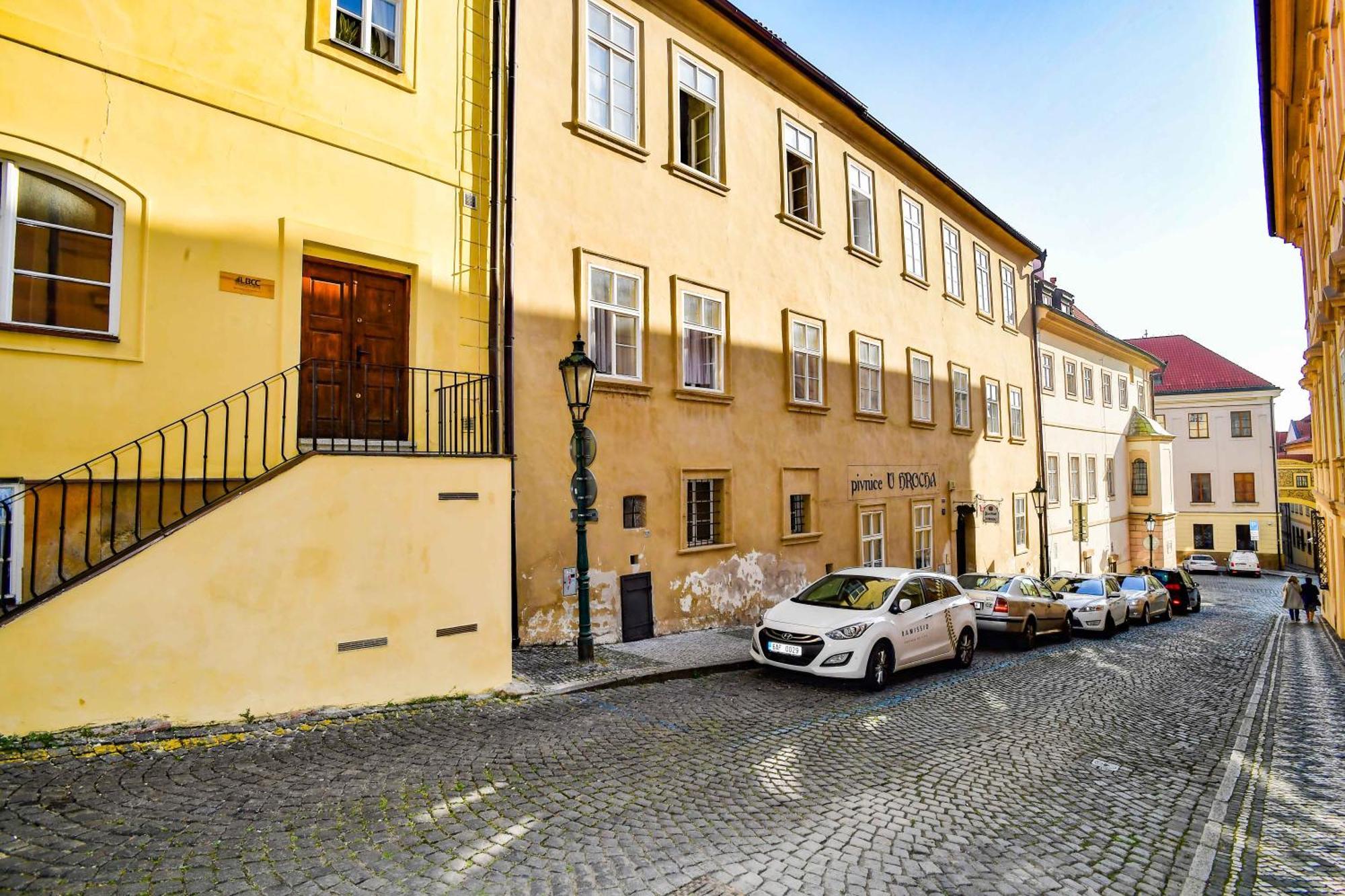 Romantic Apartment Under The Prague Castle Exterior foto
